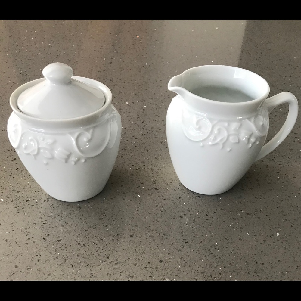 Dinnerware Set - Picture 6 of 9